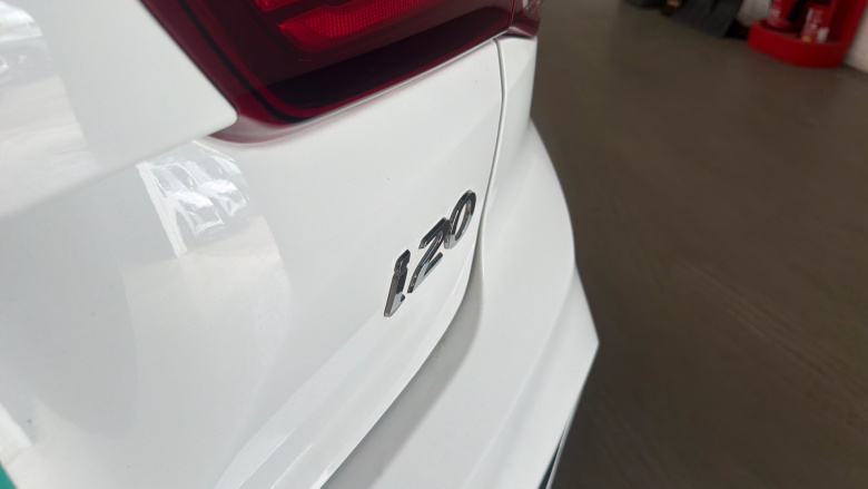 Hyundai i20 1.2 MPi S Connect 5dr Petrol Hatchback